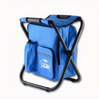 Dieser Stuhlrucksack ist isothermisch. Er ist ideal für ein Picknick, einen Angeltag, Camping und andere Outdoor-Aktivitäten. Das Hauptfach hält Ihre Getränke kühl und lässt sich zum Sitzen aufklappen.