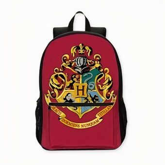 Rucksack mit Hogwarts-Wappen, rot mit weißem Hintergrund.