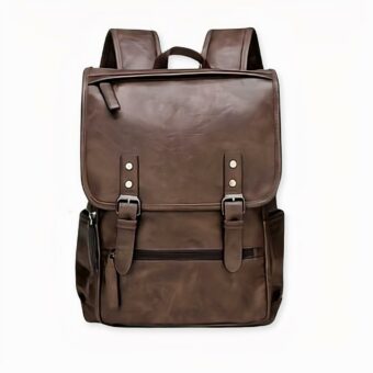 Ein Schulrucksack aus Kunstleder mit mehreren Fächern. Die Tasche hat ein großes Innenfach, das einen Computer aufnehmen kann, und zwei kleine Taschen. Auf der Außenseite der Tasche befinden sich zwei Fronttaschen und eine Tasche auf der Taschenklappe.