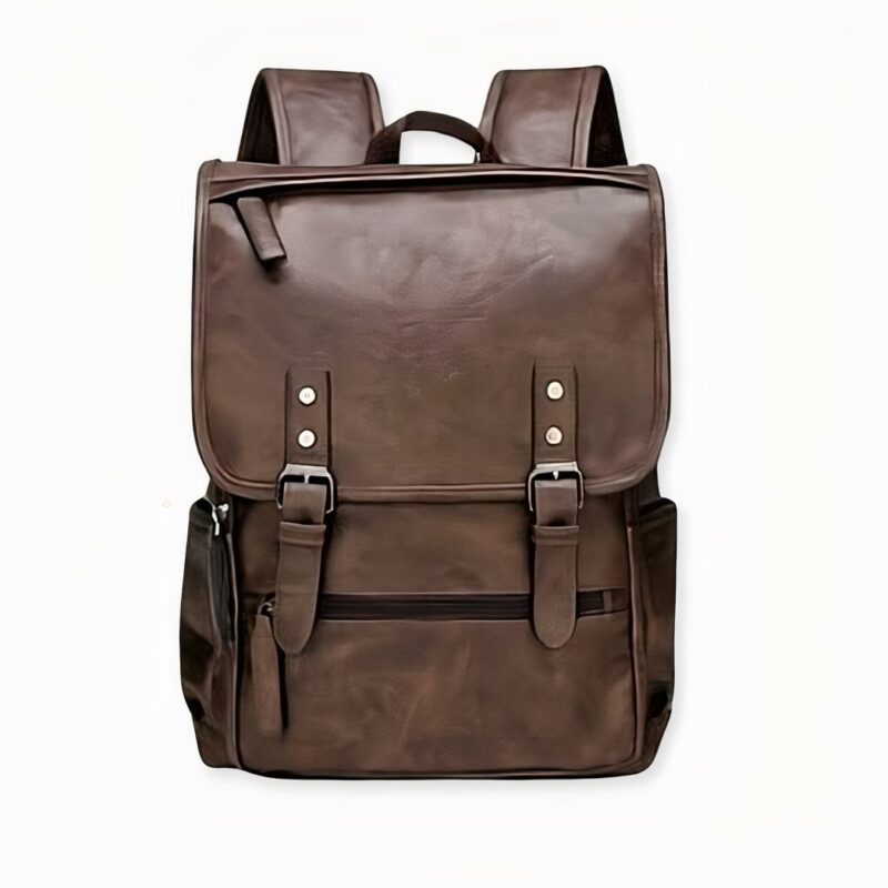 Ein Schulrucksack aus Kunstleder mit mehreren Fächern. Die Tasche hat ein großes Innenfach, das einen Computer aufnehmen kann, und zwei kleine Taschen. Auf der Außenseite der Tasche befinden sich zwei Fronttaschen und eine Tasche auf der Taschenklappe.