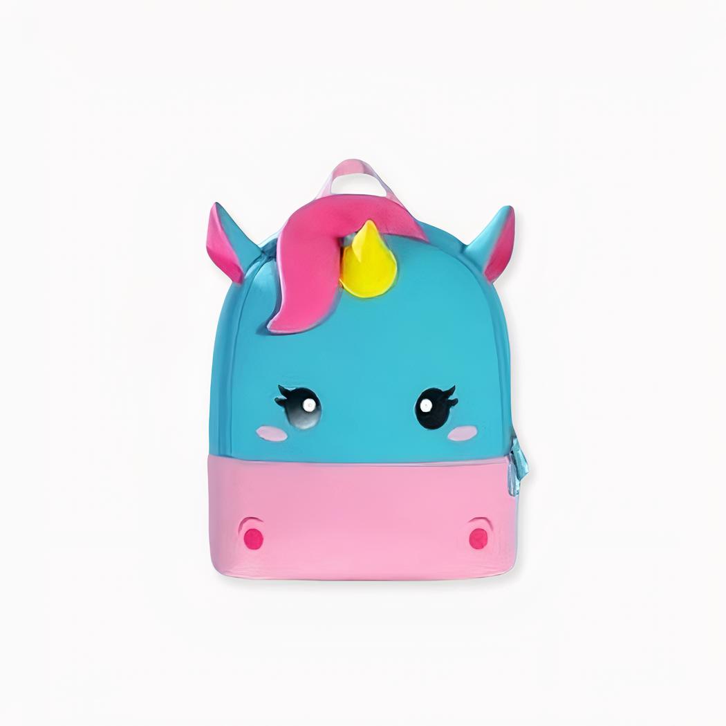 Entdecken Sie diesen wunderschönen rosa und blauen 3D Einhorn Kinderrucksack, der ein liebenswerter Begleiter für Ihr Kind sein wird. Mit diesem märchenhaften Rucksack kann Ihr Kind seine Schulsachen oder sein Spielzeug mit sich führen! Dieser 3D Einhorn Kinderrucksack ist der ideale Begleiter für kleine Abenteurer.