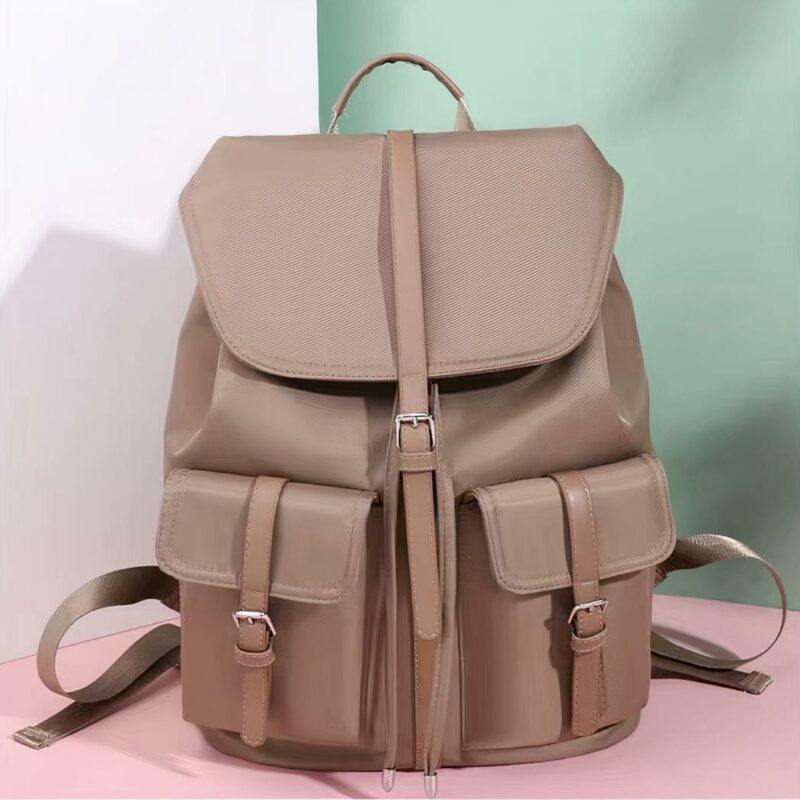 Rucksack für Frauen im Vintage-Stil, braun mit grünem, rosa und weißem Hintergrund