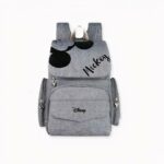 Entdecken Sie diese wunderschöne Baby-Wickeltasche mit Minnie- und Mickey-Motiv für Ihre Mutter. Ein niedlicher und praktischer Rucksack mit großem Fassungsvermögen für all die kleinen Dinge, die Ihr Baby für ein Picknick oder eine Reise braucht.