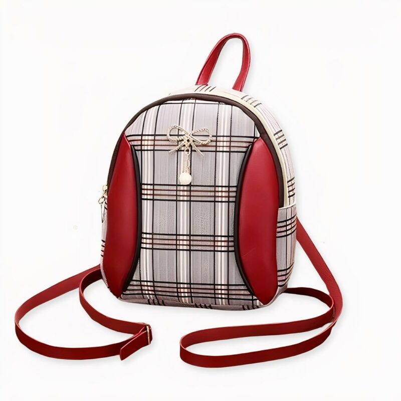 IMG_Mini_sac_ý _dos_femme_ý _carreaux Lassen Sie sich von diesem Mini-Rucksack für Frauen mit Karomuster verführen. Ein niedlicher Rucksack, der Ihnen auf den kleinen Reisen des Alltags unentbehrlich sein wird. Mit seinem kleinen Format und seinem geringen Gewicht ist es unmöglich, dass Sie ihn nicht gerne tragen. Außerdem gibt es eine Vielzahl von Farben für diesen karierten Rucksack. Sie müssen sich nur noch für einen entscheiden, der Ihnen gefällt.