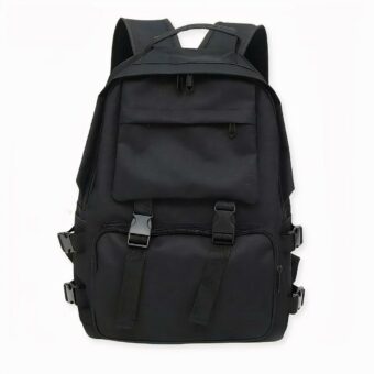 Sind Sie ein Fan des Preppy-Looks? Dann wird Ihnen dieser preppy Studentenrucksack sicher gefallen! Ein schwarzer Rucksack im klassischen Retro-Stil, der Ihnen einen schlichten und gepflegten Look verleiht. Sie werden Freude daran haben, ihn jeden Tag in der Schule oder auf einem einfachen Spaziergang zu tragen.