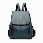Mit diesem Rucksack aus PU-Leder verleihen Sie Ihrem Erscheinungsbild einen Hauch von Eleganz. Dieser Rucksack ist in vier verschiedenen Farben erhältlich, so dass Sie den passenden Rucksack zu Ihrem Outfit auswählen können.