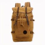 Unser multifunktionaler Vintage-Rucksack ist der Traum eines perfekten Rucksacks. Das Oberteil ist sehr glatt und komfortabel und die Stützstruktur des Rückens funktioniert dank der verstellbaren Schultergurte perfekt!   Der Rucksack ist in 3 Farben erhältlich.
