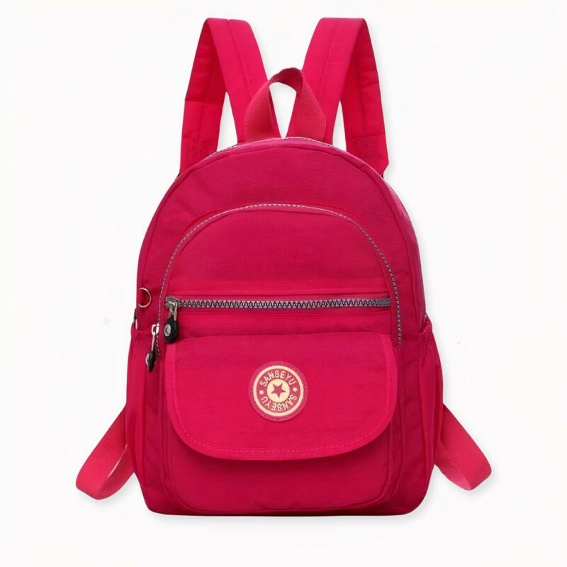 IMG_mini-sac-etanche-rose Sie werden von der Leichtigkeit und Praktikabilität dieses hübschen Mini-Rucksacks für Frauen begeistert sein. Sie können ihn den ganzen Tag auf dem Rücken tragen, ohne sich müde zu fühlen. Dieser Rucksack ist klassisch und kann mit jedem Kleidungsstil kombiniert werden. Dieser Mini-Rucksack ist praktisch und verleiht Ihnen einen einzigartigen und eleganten Stil.