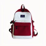 Entdecken Sie diesen Rucksack für Teenager mit großem Fassungsvermögen, der Ihnen eine große Hilfe sein wird, wenn Sie Ihre Schulsachen oder Ihre Reiseutensilien transportieren wollen. Trotz seines großen Formats ist dieser Preppy-Rucksack einfach zu tragen. Er hat zwei lange, gepolsterte Schultergurte, die für einen besseren Tragekomfort sorgen.