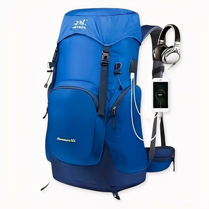 Sac_à_dos_de_randonnée_couleur_unie_2 einfarbiger Wanderrucksack in blauer Ausführung auf hellgrauem Hintergrund.