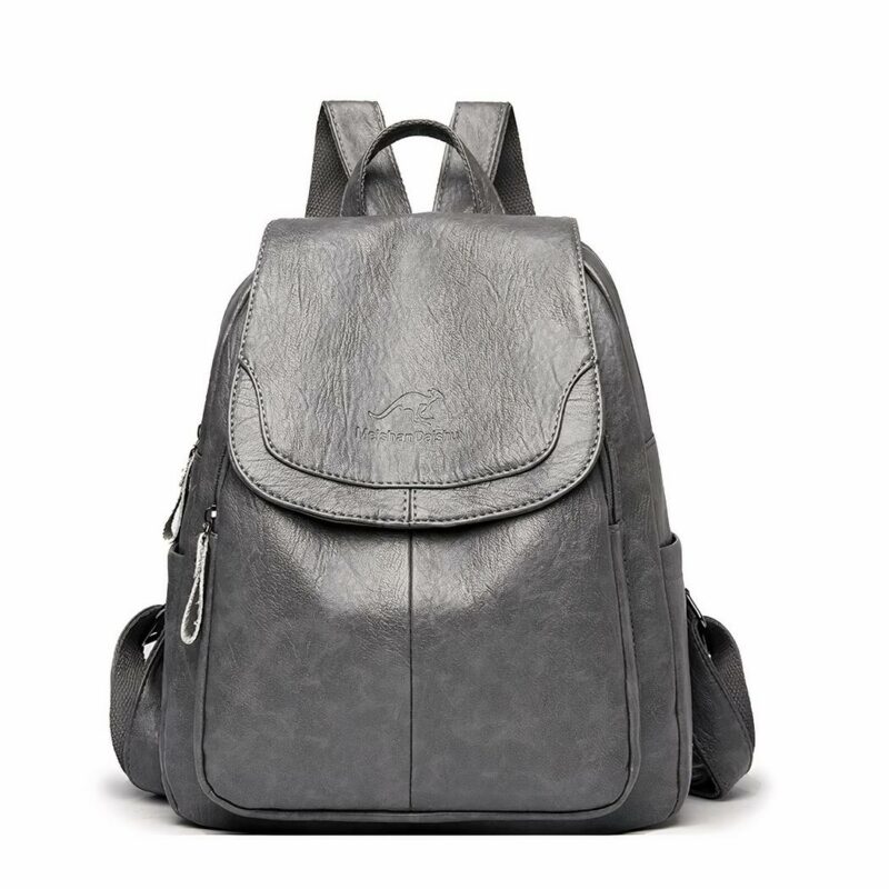 Rucksack für Frauen aus grauem Schafslederimitat mit weißem Hintergrund