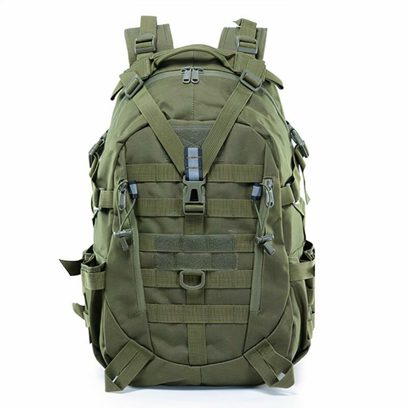 Camping-Rucksack für Männer grün mit weißem Hintergrund