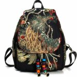 Vintage Damen-Rucksack mit mehrfarbigen Pailletten und weißem Hintergrund