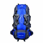 Wasserdichter Wanderrucksack blau mit weißem Hintergrund