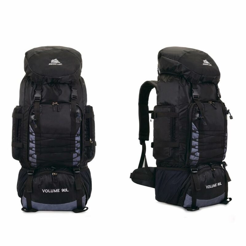 Sehr großer schwarzer Wanderrucksack mit weißem Hintergrund