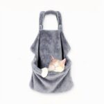Lassen Sie sich von dieser Umhängetasche mit Katzentransport für den Winter verführen. Die Tasche ist aus weicher Baumwolle gefertigt und bietet Ihrem Haustier maximalen Komfort. In dieser warmen Tasche für den Winter ist es schön warm. Sorgen Sie für den Komfort Ihres Haustiers mit dieser Tragetasche.