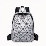 Dieser Damenrucksack ist ein unverzichtbares Accessoire für alle Fashionistas.