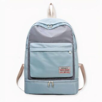 Sie gehen gerne ins Fitnessstudio, schwimmen, machen Yoga oder trainieren? Entdecken Sie diesen sportlichen Rucksack aus Nylon! Ein schöner Rucksack, der sowohl für seinen Charme als auch für seine Praktikabilität geschätzt wird. Der Rucksack verfügt über ein geräumiges Fach, in dem Sie alles Wichtige für Ihre Trainingseinheiten unterbringen können.