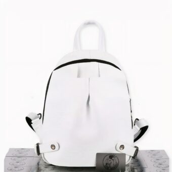 Dieser luxuriöse Rucksack aus weißem Leder ist der perfekte Begleiter für Ihre Reisen.