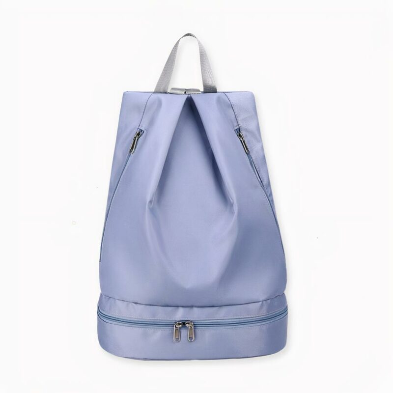 Gehen Sie gerne schwimmen? Dann haben wir hier einen Rucksack für Sie, der Ihnen bei Ihren nächsten Schwimmübungen nützlich sein wird! Dieser Schwimmrucksack für Frauen ist aus Nylon gefertigt. Er ist schön und leicht, aber auch wasserabweisend. Dies ist der richtige Rucksack für Sie, wenn Sie ins Schwimmbad oder an den Strand gehen wollen.