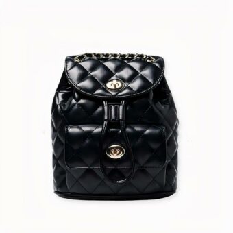 Dieser Gitter-Rucksack aus PU-Leder ist der ideale Begleiter für Ihre Abenteuer.