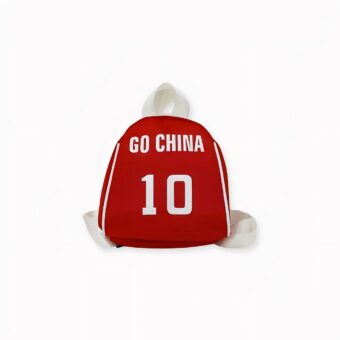 Kleiner Rucksack mit Fußballspieler-Motiv und go china Schriftzug auf einer roten Tasche. Gute Qualität und sehr modisch.