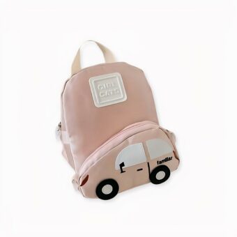 Kinderrucksack mit einer Tasche in Form eines Autos. Gute Qualität und sehr modisch.