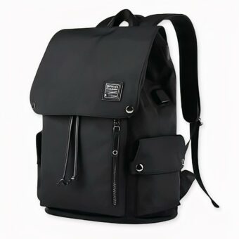 Schwarzer Rucksack in einfachem und funktionalem Stil, gute Qualität und sehr praktisch.