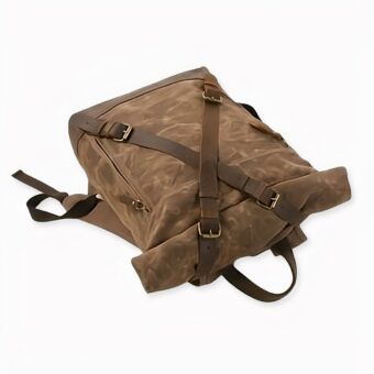 Entdecken Sie unseren Vintage Canvas Rucksack für Herren! Dieser große Rucksack aus wasserabweisendem Canvas ist perfekt, um alles Wichtige für unterwegs zu transportieren. Die bequemen Schultergurte und das klassische Design machen diesen Rucksack zu einer ausgezeichneten Wahl für jeden Mann, der einen eleganten und funktionalen Rucksack sucht.