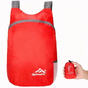 Wasserdichter faltbarer Rucksack in Rot mit weißem Hintergrund