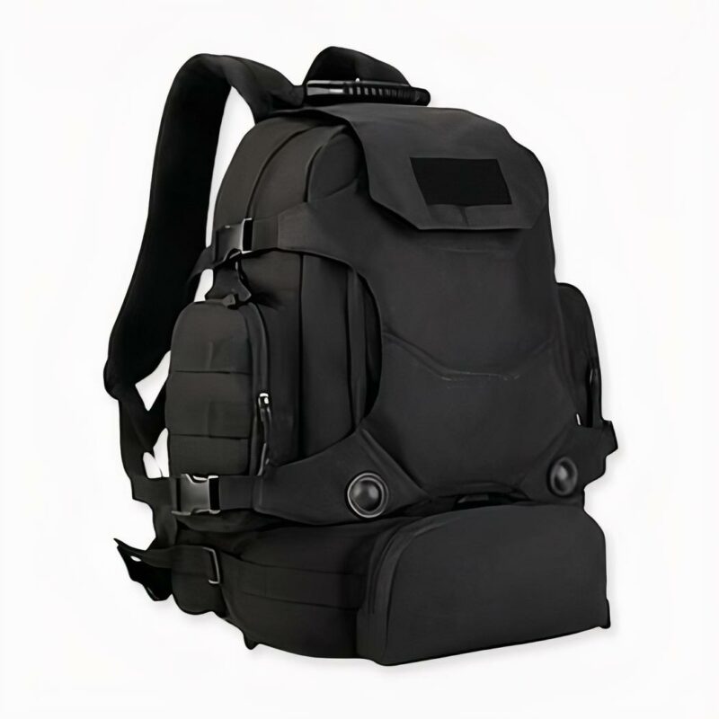 Multifunktionaler 3-in-1 Militärrucksack mit 40 l Fassungsvermögen auf hellgrauem Hintergrund.