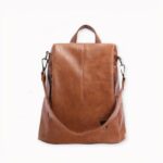 Suchen Sie einen Rucksack, der praktisch und elegant zugleich ist? Dann ist unser Pu-Rucksack für Frauen genau das Richtige für Sie. Dieser Rucksack ist aus hochwertigen und robusten Materialien gefertigt und verfügt über mehrere Taschen und Fächer, was ihn zur idealen Wahl für Studenten oder Berufstätige macht. Mit seinem trendigen Design heben Sie sich von der Masse ab.