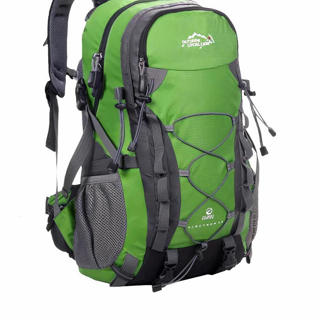 Ski-Rucksack mit Wirbelsäulenanpassung grün und grau mit weißem Hintergrund