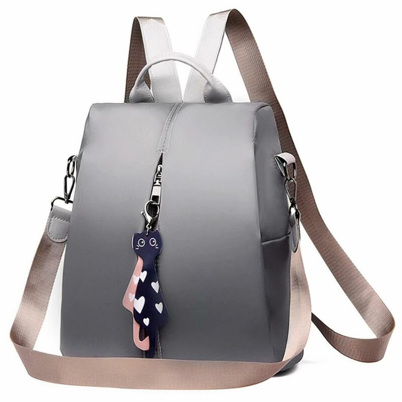 Oxford Rucksack mit Anhänger für Frauen in rosa und grau mit weißem Hintergrund