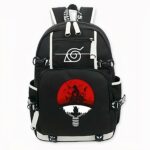 Schwarzer Rucksack mit dem Logo des Uchiwa-Clans und Seitentaschen.