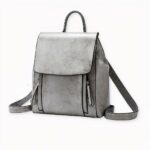 Sie suchen einen eleganten und geräumigen Rucksack, der auch noch bequem zu tragen ist? Schauen Sie sich unseren Rucksack mit Schulterriemen aus echtem Leder für Frauen an. Dieser Rucksack ist aus hochwertigem Echtleder gefertigt und für eine lange Lebensdauer konzipiert.