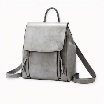 Sie suchen einen eleganten und geräumigen Rucksack, der auch noch bequem zu tragen ist? Schauen Sie sich unseren Rucksack mit Schulterriemen aus echtem Leder für Frauen an. Dieser Rucksack ist aus hochwertigem Echtleder gefertigt und für eine lange Lebensdauer konzipiert.