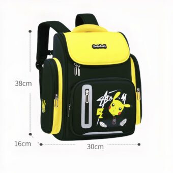 Reflektierender Pokémon Go Pikachu Schulranzen für Kinder in Gelb und Schwarz mit weißem Hintergrund