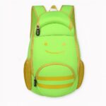 Im Durchschnitt trägt ein Kind im Vorschul- oder Grundschulalter einen Rucksack, der zwischen 15 und 20 % seines Körpergewichts ausmacht. Das ist viel für die schmalen Schultern! Was können Sie also tun, um Ihr Kind zu entlasten? Wir haben die Lösung: den grünen ergonomischen Kinderrucksack. Dieser Rucksack wurde entwickelt, um die Belastung der Schultern und des Rückens der Kinder zu verringern. Er verfügt über viele kinderfreundliche Eigenschaften, wie z.B. Netztaschen für zusätzlichen Stauraum und eine gepolsterte Rückenplatte für zusätzlichen Komfort. Ob Ihr Kind zur Schule geht oder mit der Familie wandert, der grüne ergonomische Rucksack ist die ideale Möglichkeit, die Last zu verringern!