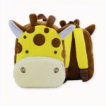 Dieser CP Giraffe Kinderrucksack ist der ideale Begleiter für junge Schulkinder. Er ist aus weichem, strapazierfähigem Stoff gefertigt und hat ein niedliches und lustiges Design, das alle Kinder begeistern wird. Das farbenfrohe Giraffenmotiv verleiht diesem praktischen Rucksack einen Hauch von Fantasie und Stil.