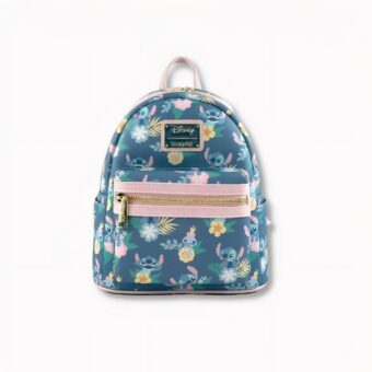 Kleiner Rucksack in Blau und Rosa für Kinder mit dem Bildnis der Figur Stitch, verziert mit Blumendetails, auf weißem Hintergrund