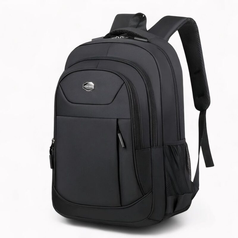 Sac à dos noir pour enfant avec détails colorés, plusieurs grandes poches zippées et bretelles rembourrées, vu de face.