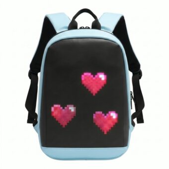 Un sac à dos LED pour enfant avec écran personnalisable bleu clair et noir, affichant trois cœurs roses lumineux sur l’avant.