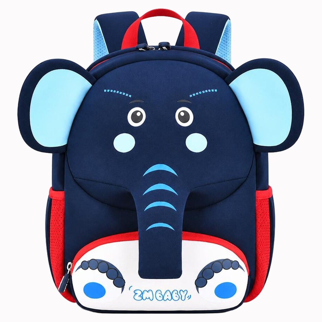 Un sac à dos en forme d'éléphant pour enfant bleu marine, avec grandes oreilles, yeux ronds et petit museau, posé sur fond blanc.