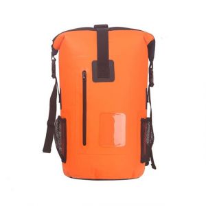 Wasserdichte Rolltop Motorradtasche in Orange mit weißem Hintergrund