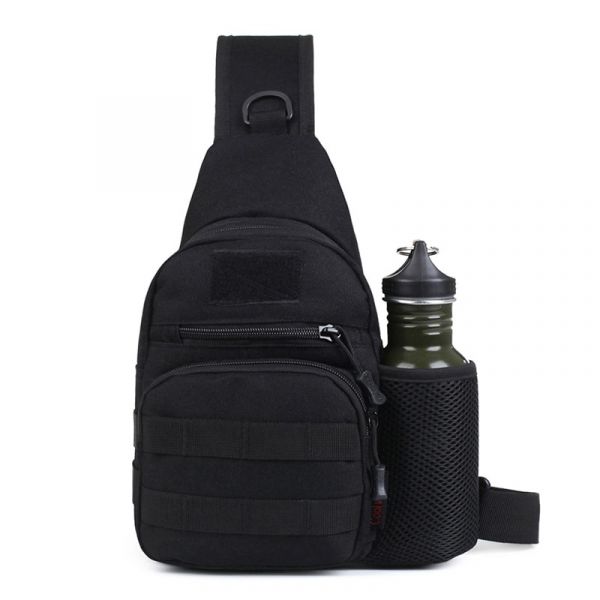 Militärischer Einschulter-Rucksack Mit Feldflaschenfach Schwarz Mit Weißem Hintergrund