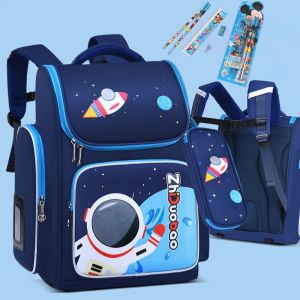 Wasserdichter Schulrucksack mit blauem Astronautenmotiv und blauem Hintergrund