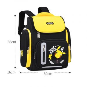 Reflektierende Pokémon Go Pikachu Schultasche für Kinder in Gelb und Schwarz mit weißem Hintergrund