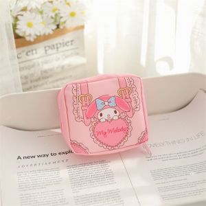 Damenbinden-Aufbewahrungstasche in Rosa mit Katzenmotiv auf Papieren